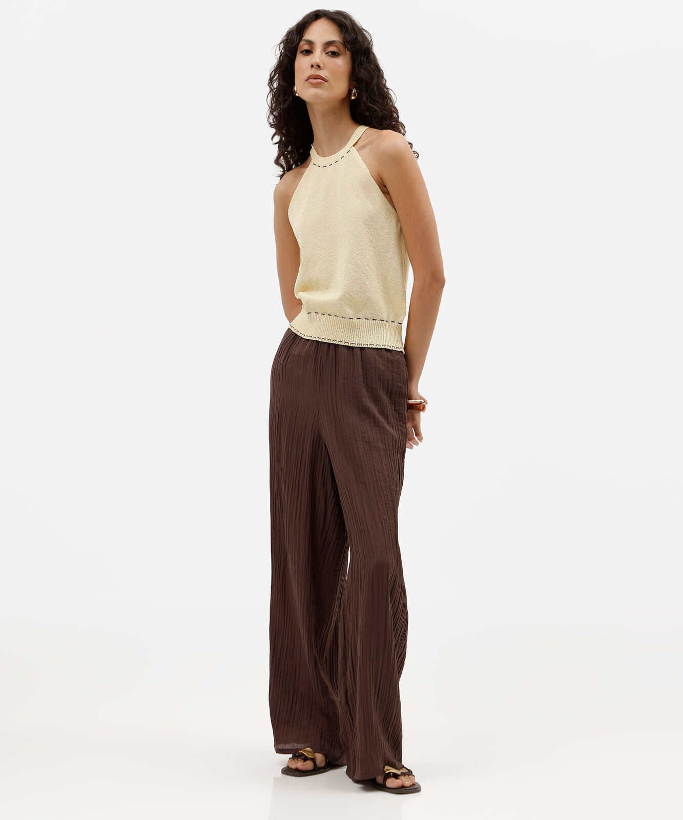 blusa feminina de tricot halterneck texturizada amarela
