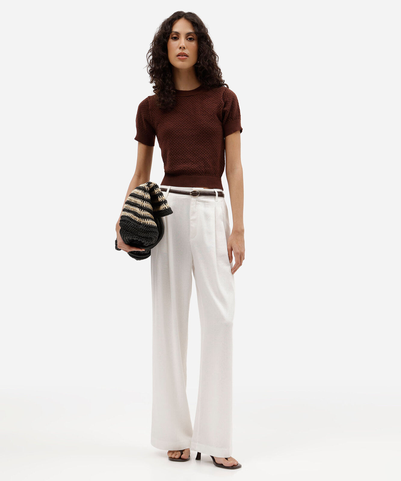 calça wide leg de alfaiataria feminina com linho e pregas off white