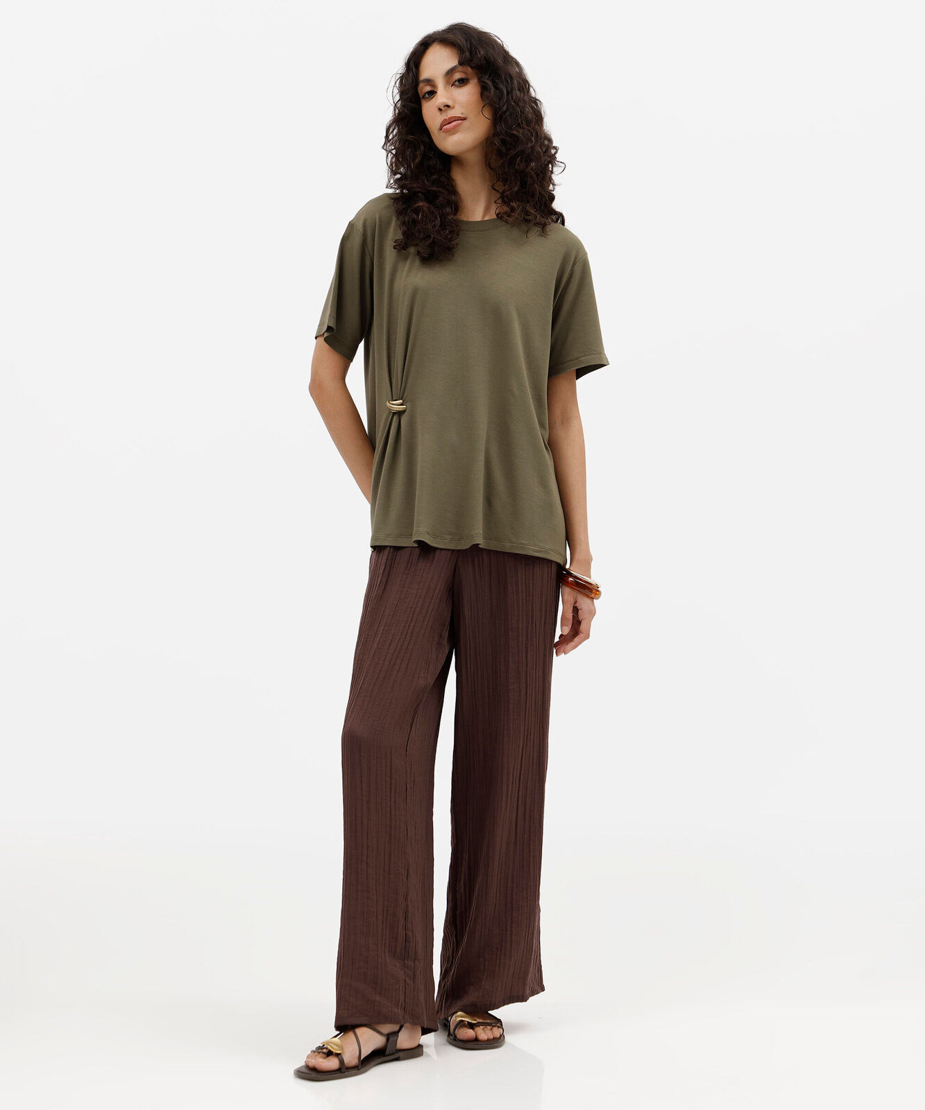 blusa oversized feminina de viscose manga curta com fivela verde