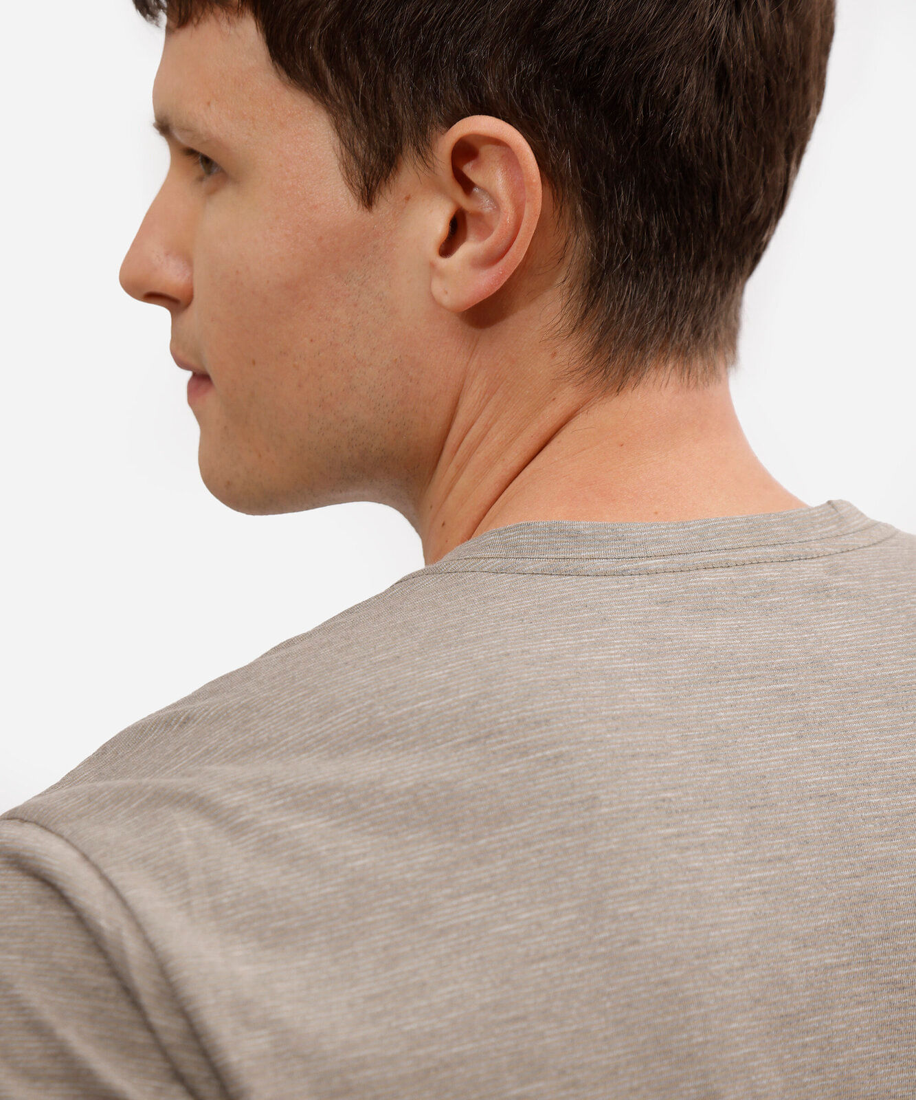 camiseta masculina comfort listrada em algodão texturizada bege