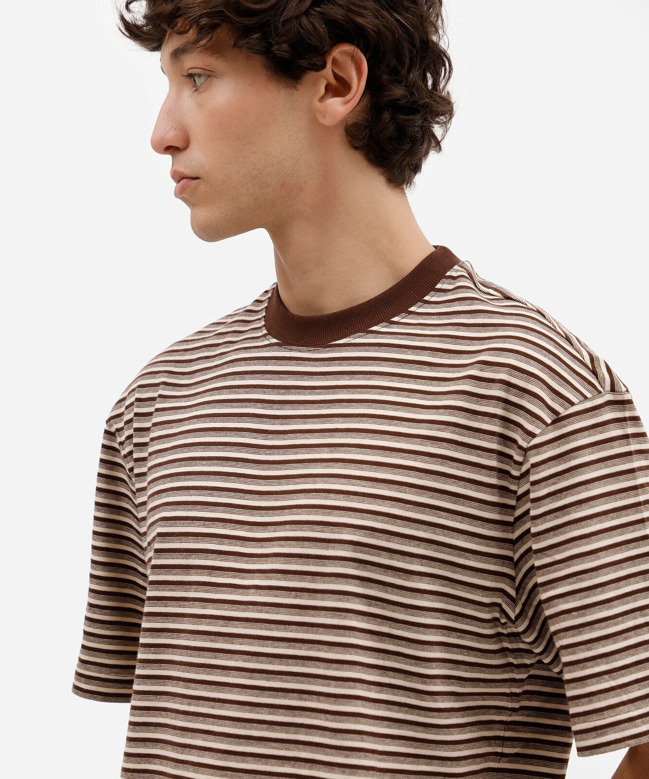 camiseta masculina de algodão manga curta listrada marrom