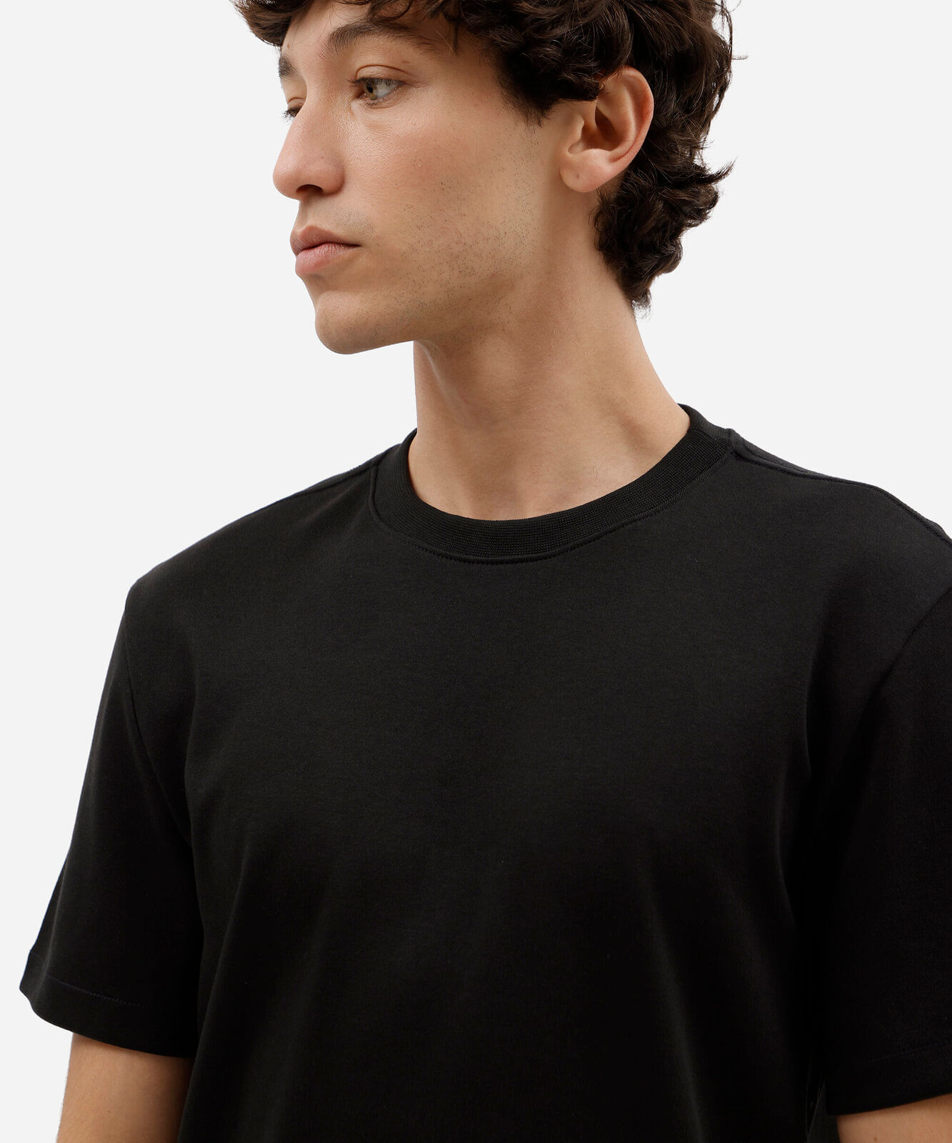 camiseta slim fit masculina de algodão peruano manga curta preta