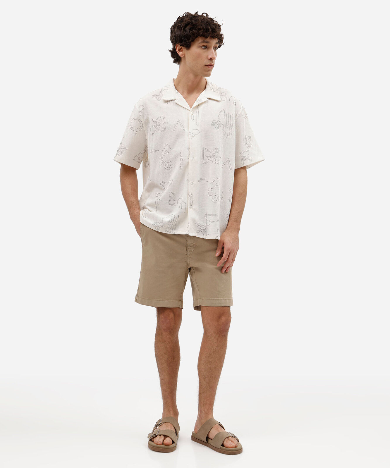 camisa masculina manga curta texturizada estampada off white