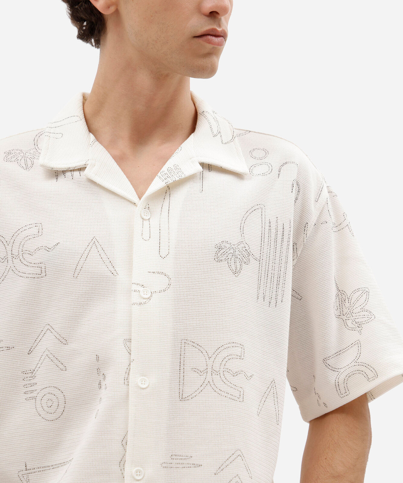 camisa masculina manga curta texturizada estampada off white