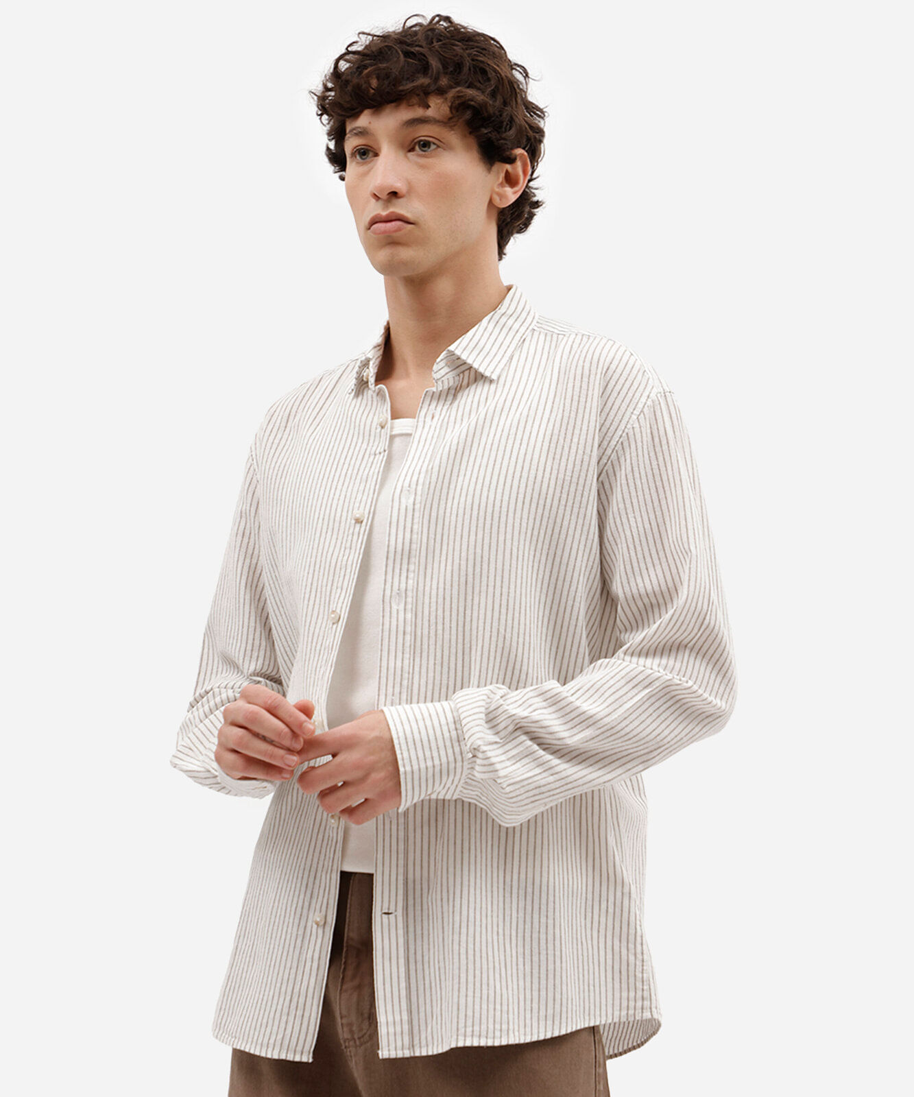 camisa masculina com linho manga longa listrada marrom