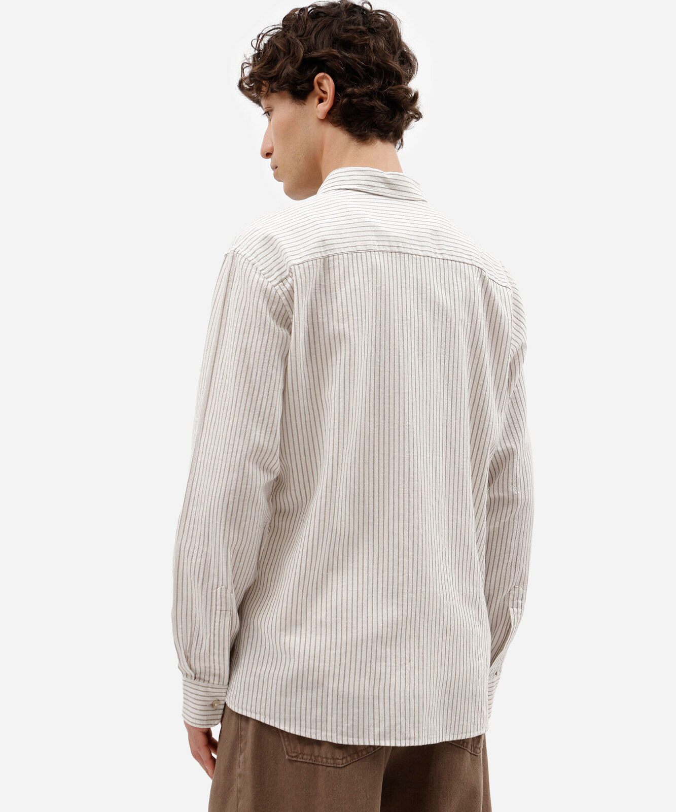 camisa masculina com linho manga longa listrada marrom