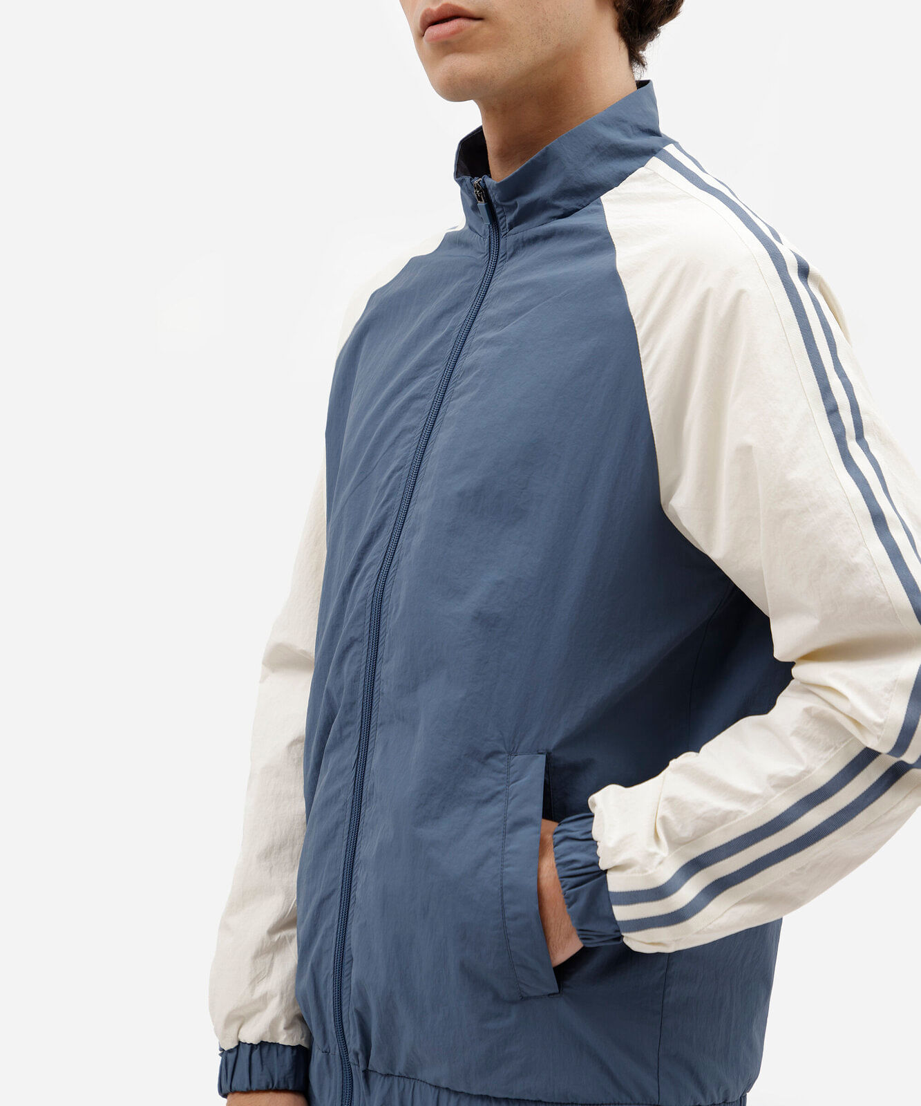 jaqueta corta vento masculina de poliamida esportiva bicolor azul