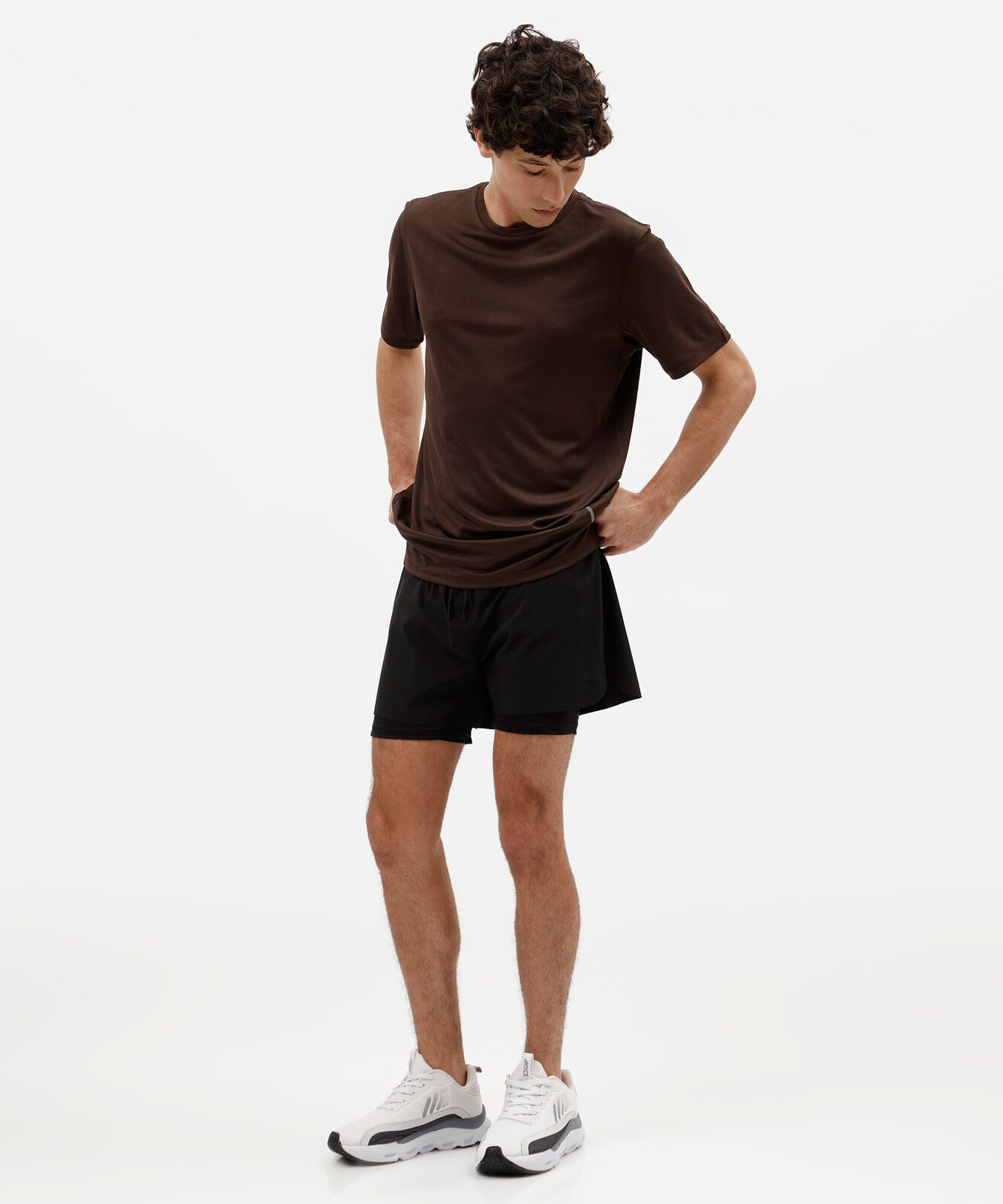 camiseta quadriculada esportiva marrom