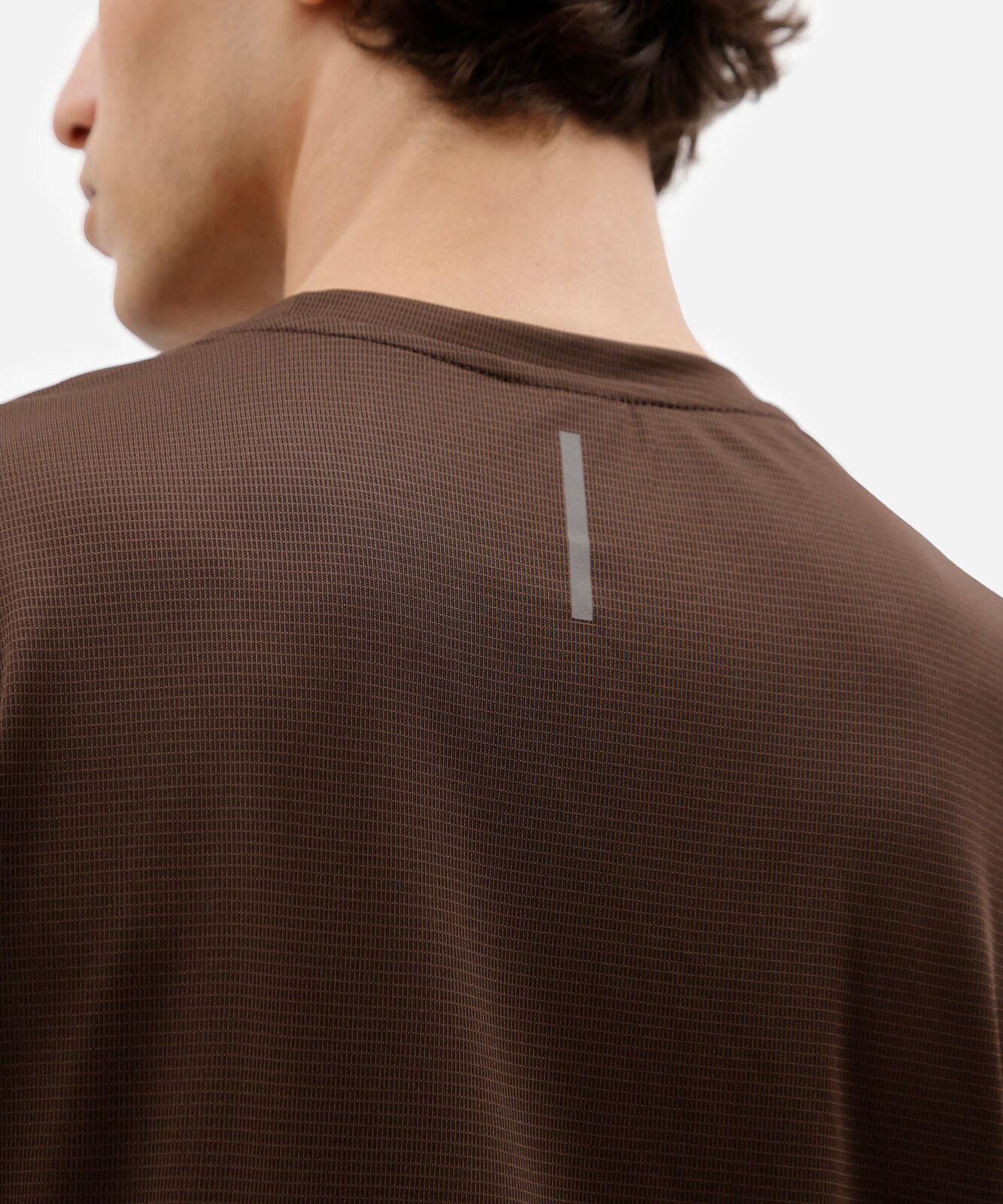 camiseta quadriculada esportiva marrom