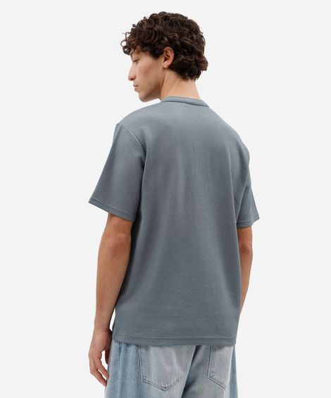 camiseta masculina gola henley manga curta texturizada cinza