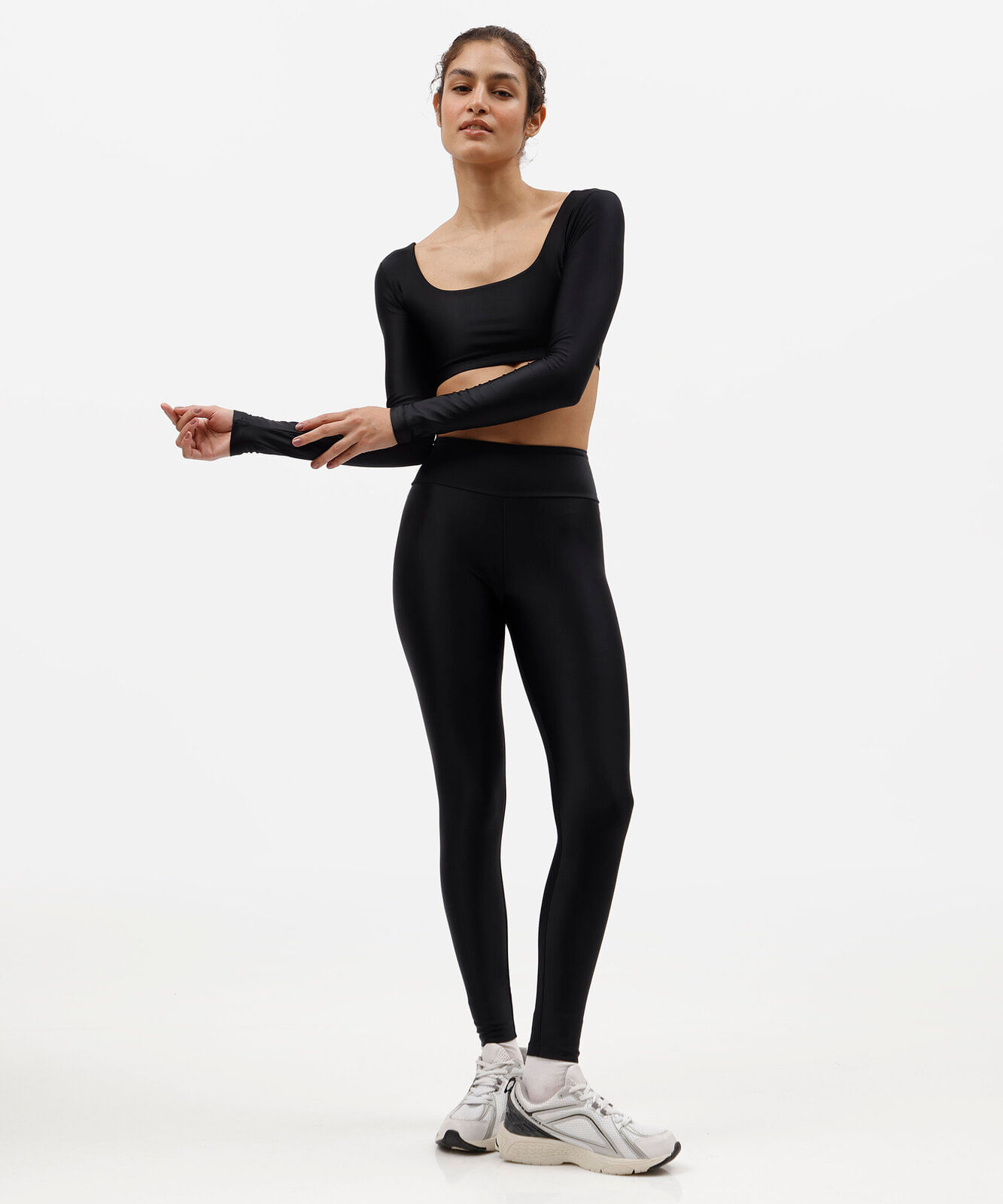 cropped esportivo feminino de poliamida decote quadrado manga longa preto