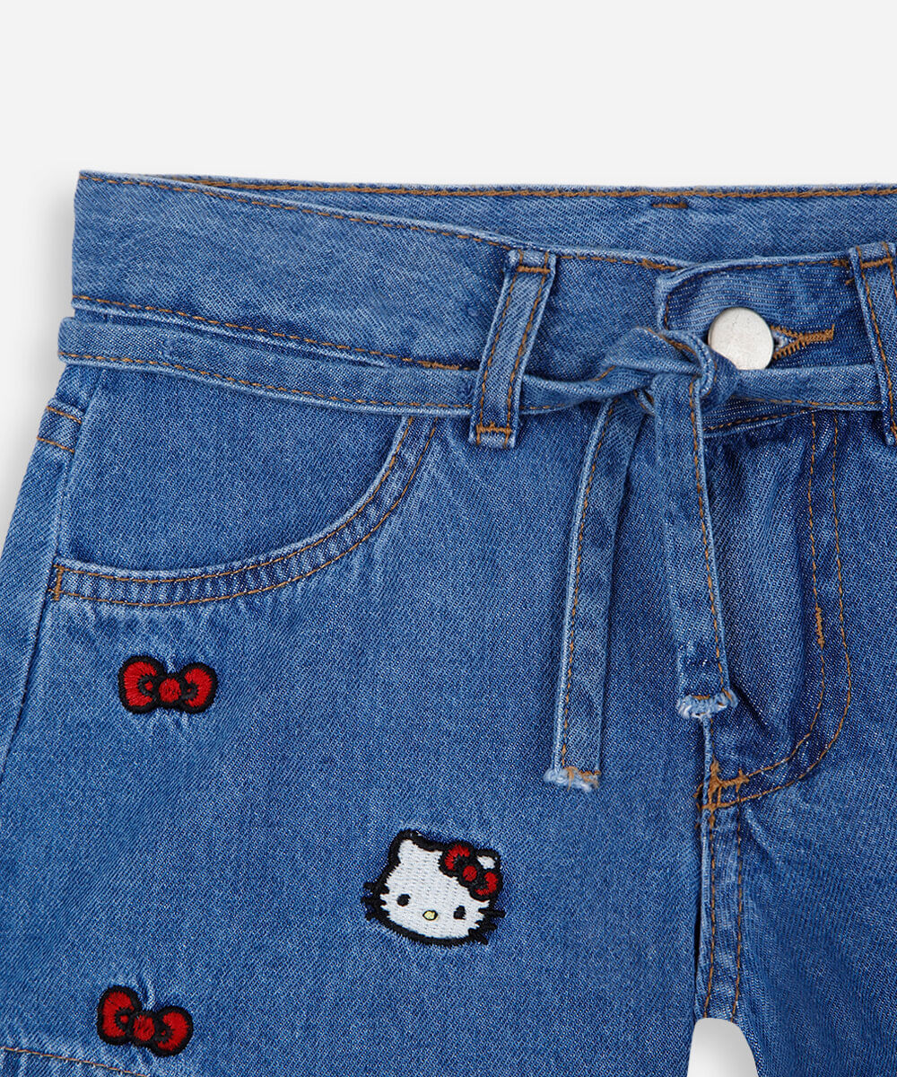 short mom infantil jeans com bordado hello kitty azul