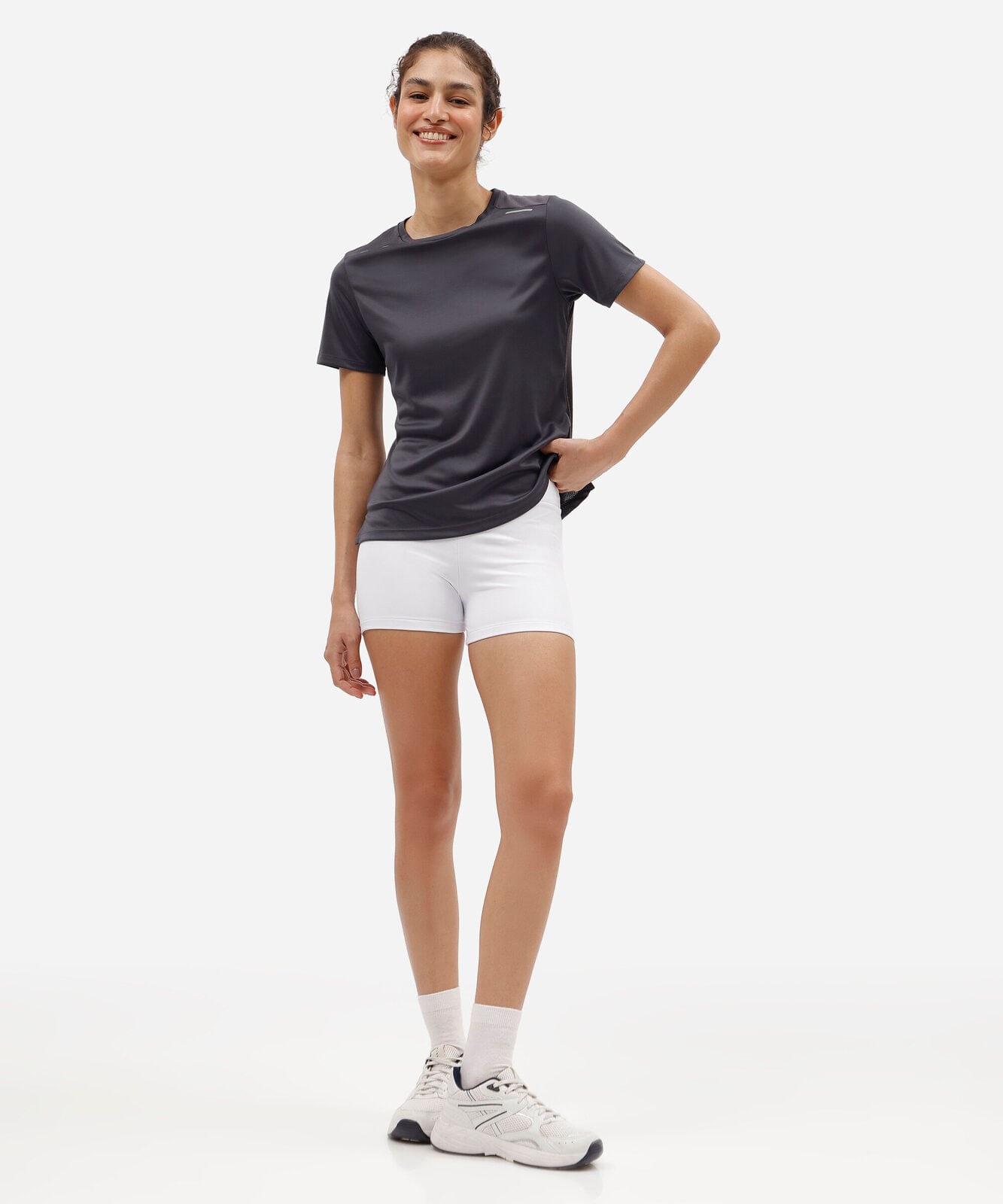 camiseta esportiva feminina manga curta com refletivo cinza