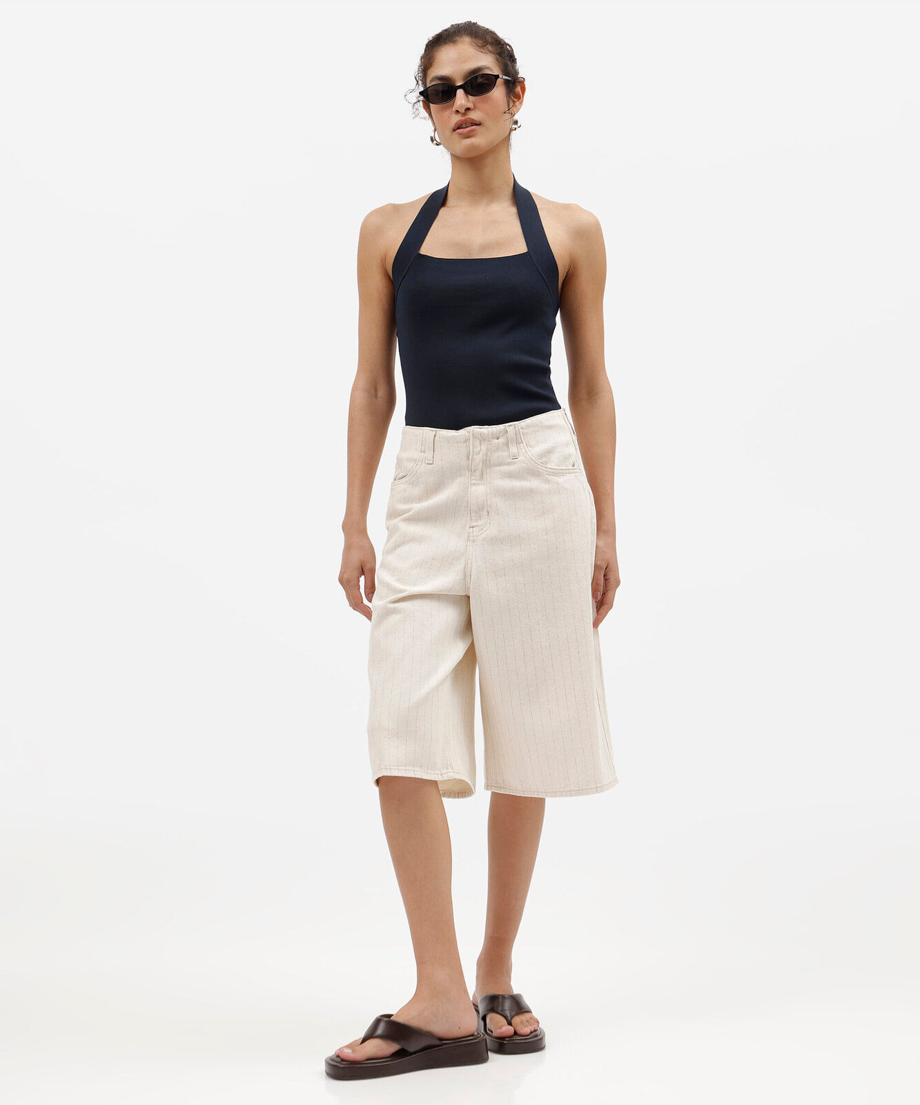 bermuda jorts feminina de sarja cintura alta listrada  bege