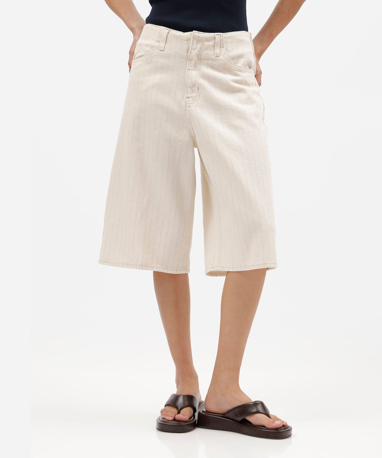 bermuda jorts feminina de sarja cintura alta listrada  bege