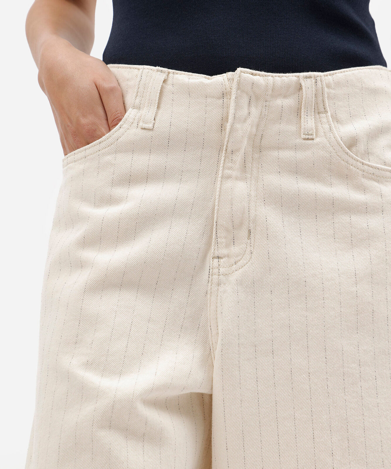 bermuda jorts feminina de sarja cintura alta listrada  bege