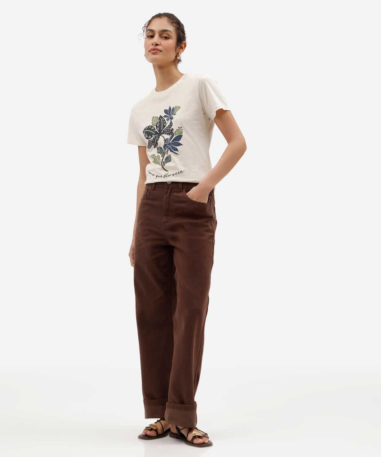 camiseta slim feminina de algodão manga curta floral bege