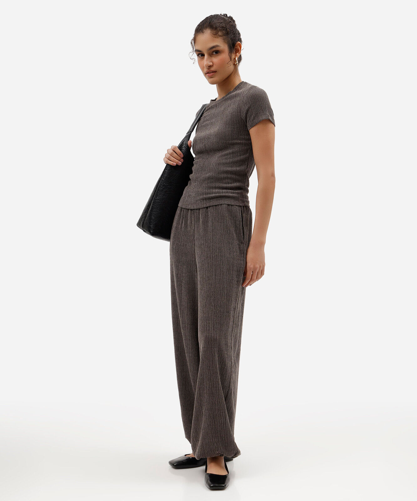 calça balloon feminina cós elástico texturizada marrom