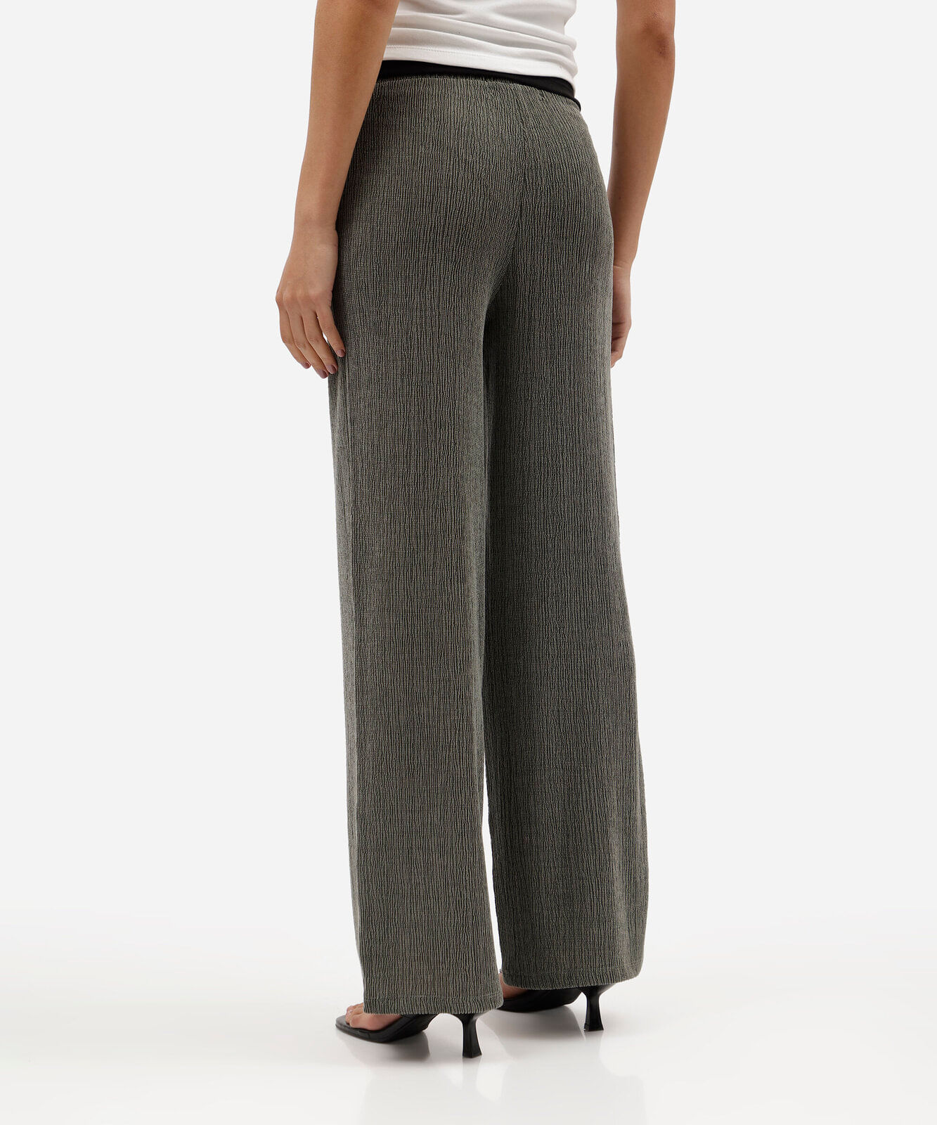 calça reta básica feminina texturizada verde