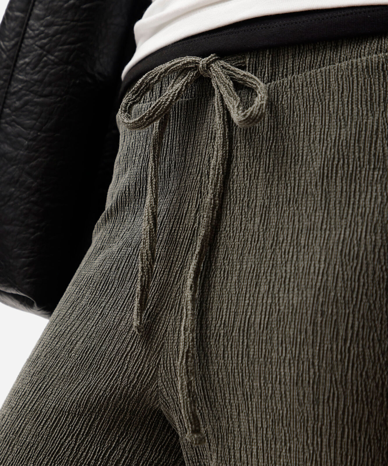 calça reta básica feminina texturizada verde