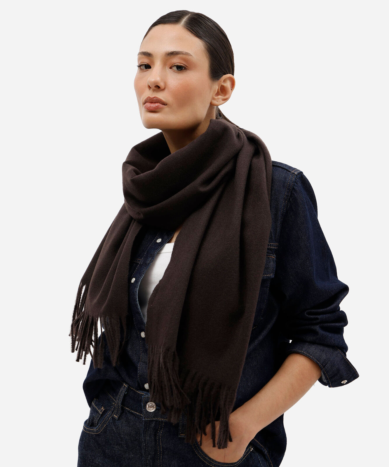 cachecol masculino com viscose e franjas marrom