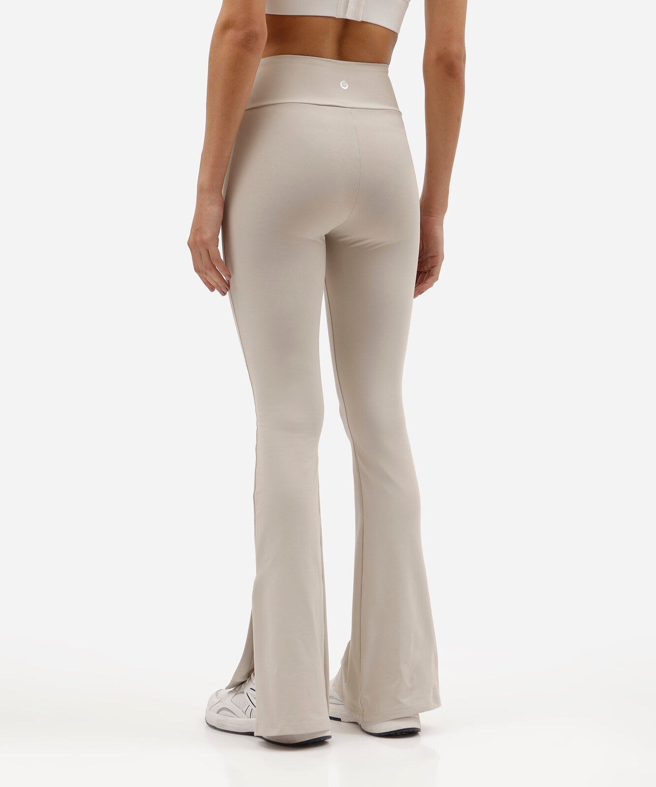 calça flare esportiva feminina de poliamida com fendas cinza