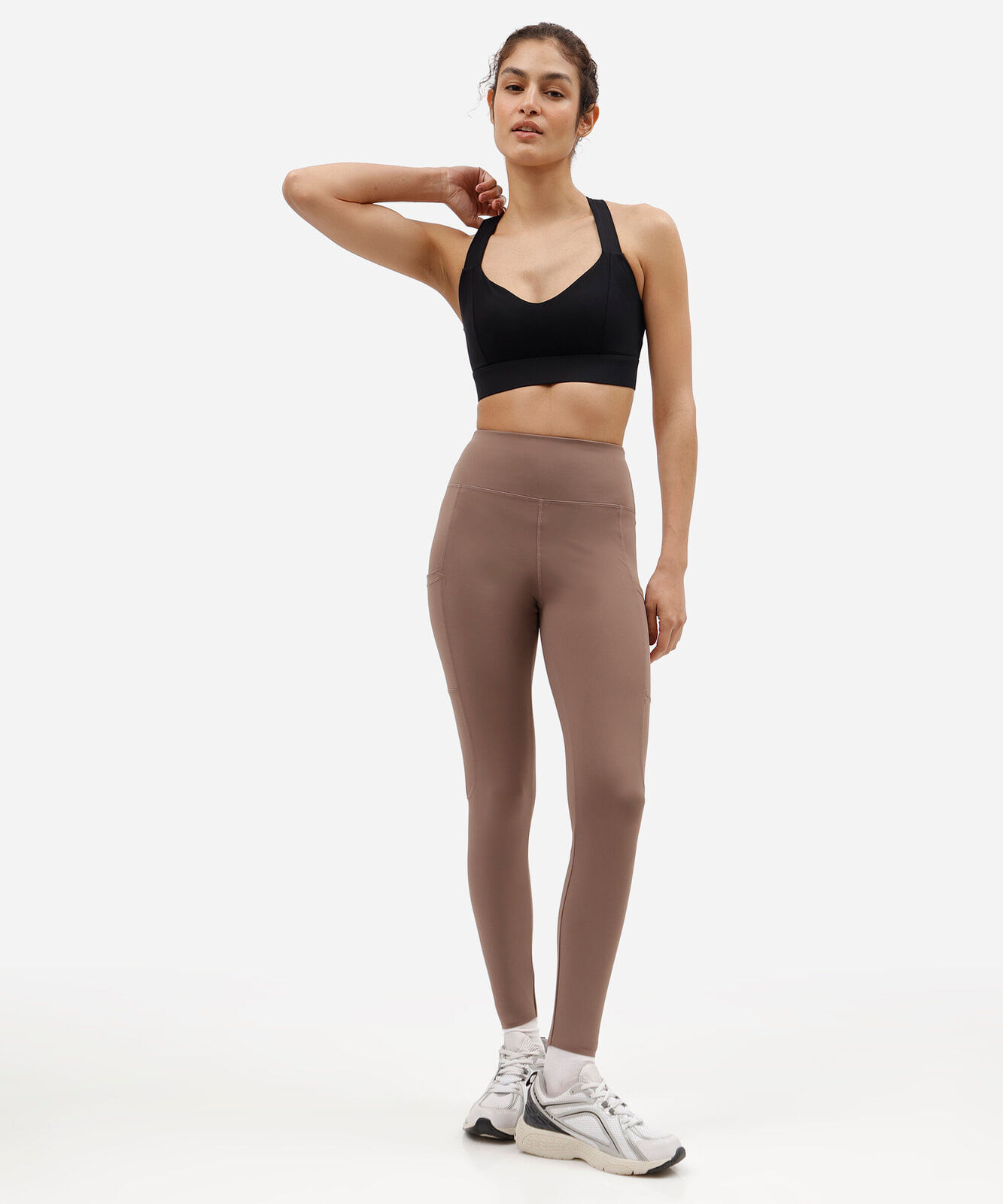 calça legging esportiva com bolsos marrom