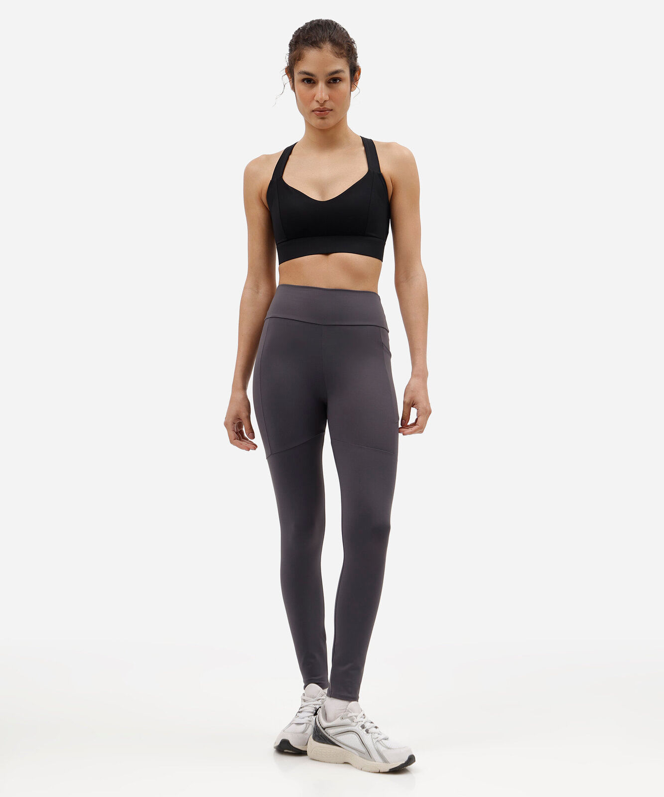 calça legging esportiva feminina de poliamida com bolso cinza
