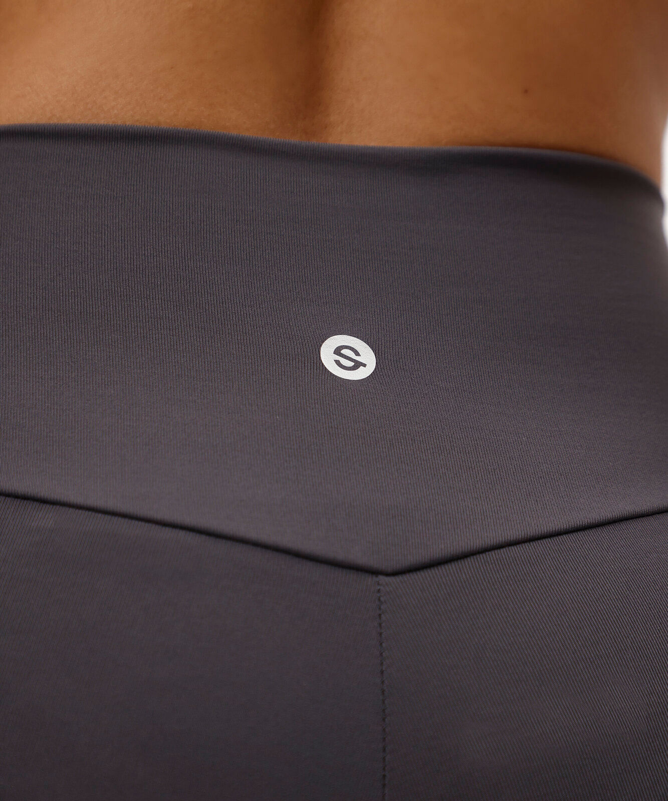 calça legging esportiva feminina de poliamida com bolso cinza