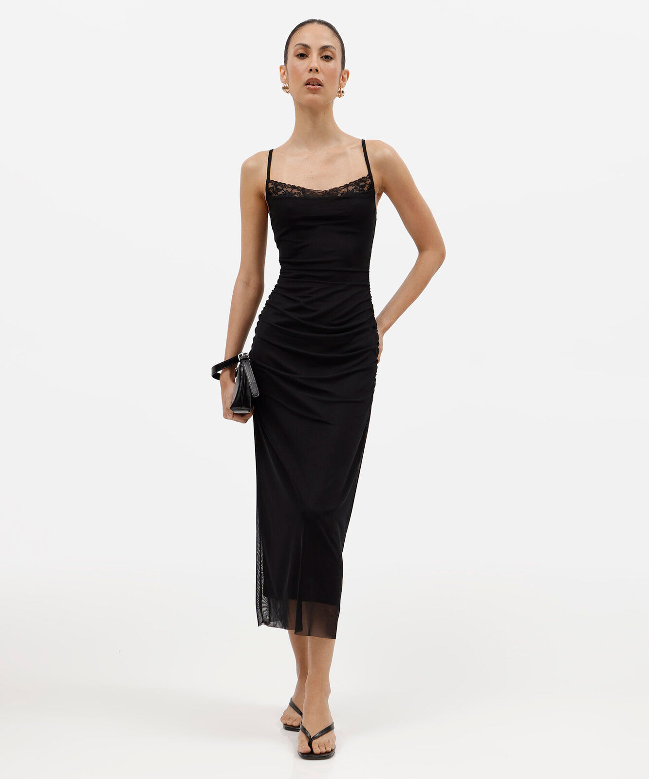 vestido midi alça fina de tule com renda franzido preto