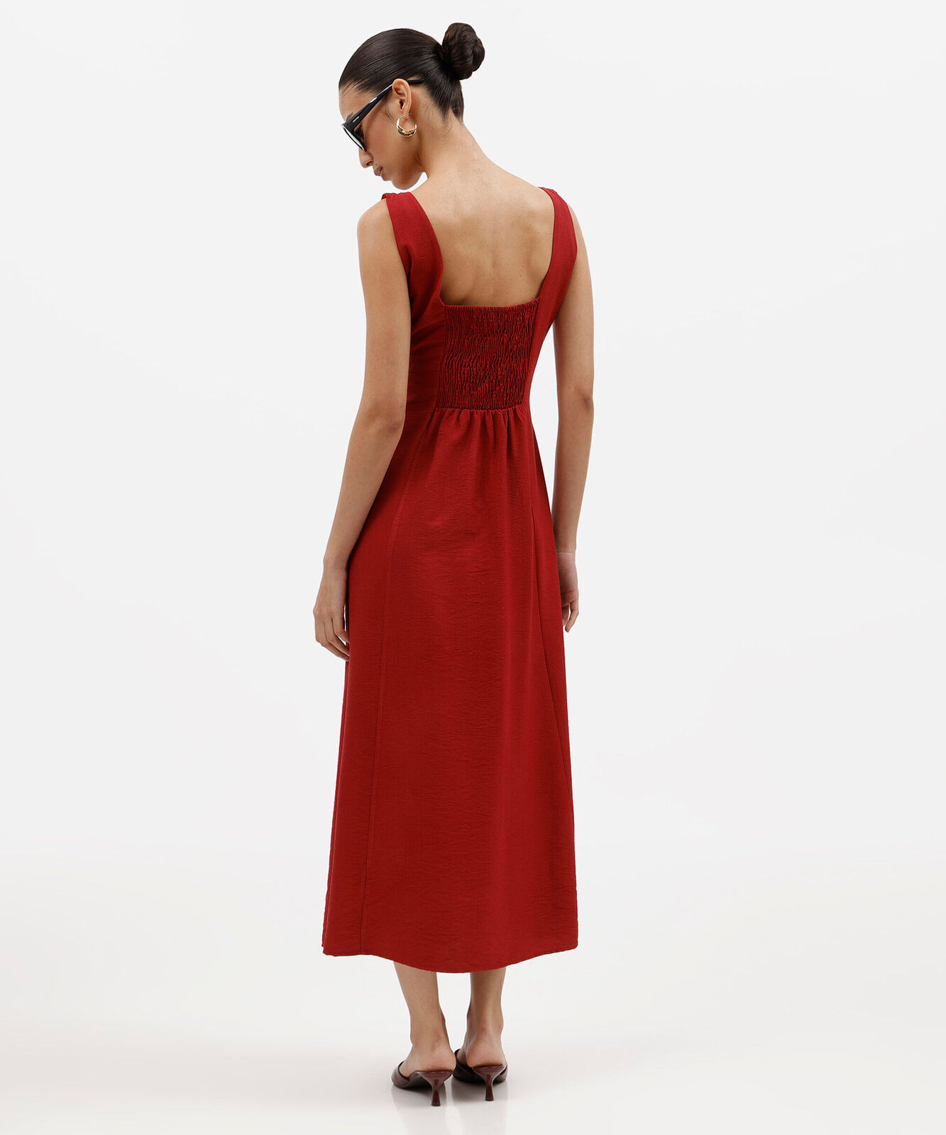 vestido midi feminino com viscose e recortes decote redondo vermelho