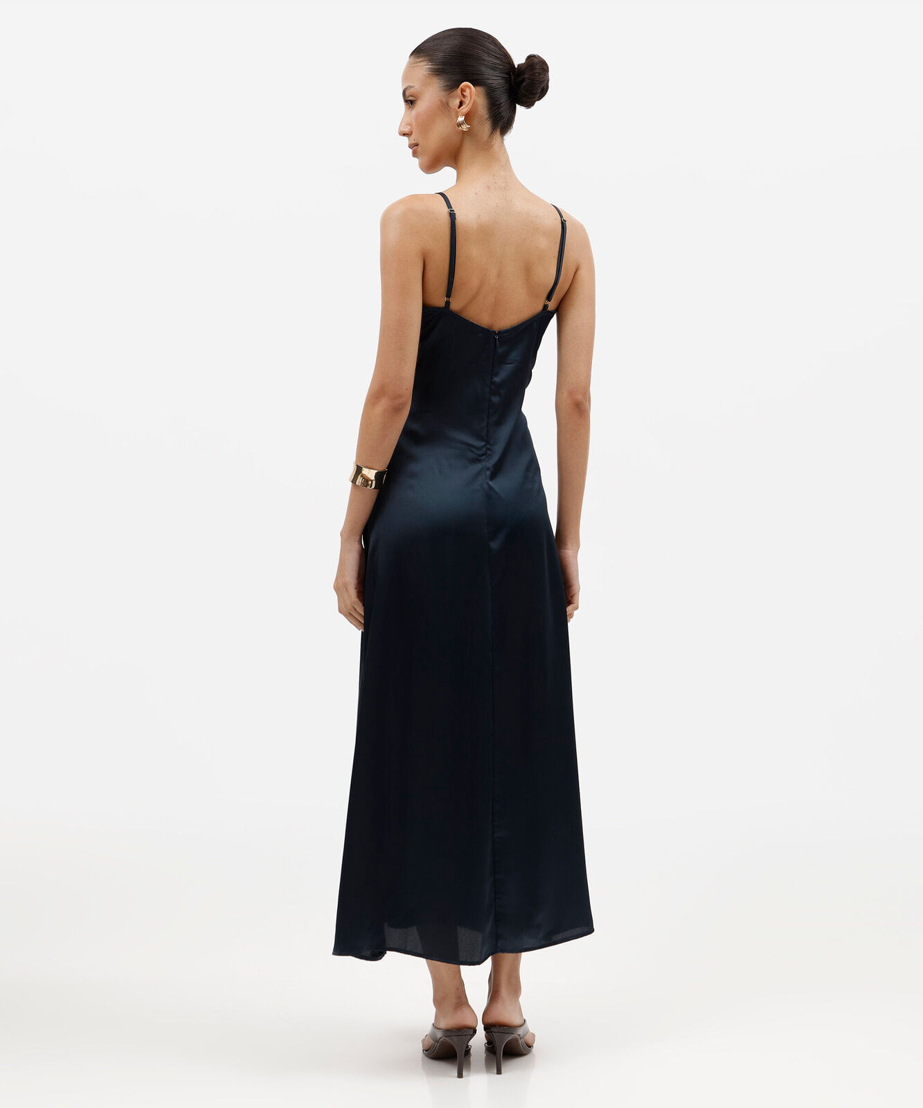 vestido midi slip dress feminino alça fina acetinado azul