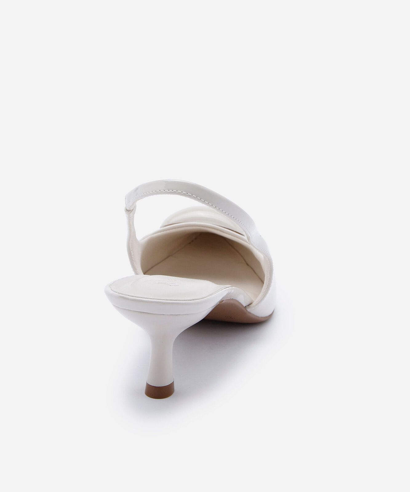 scarpin bico fino feminino salto fino off white