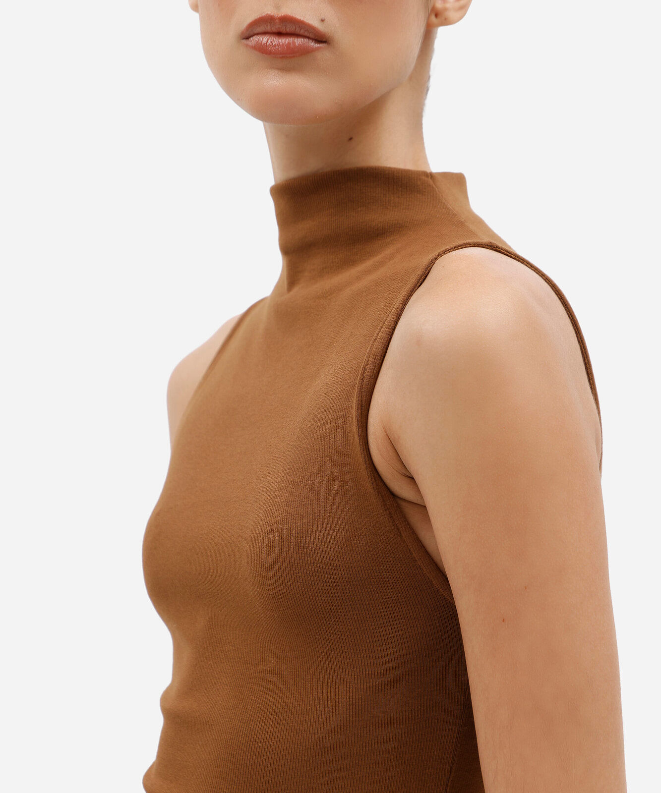 blusa feminina de algodão gola alta canelada marrom