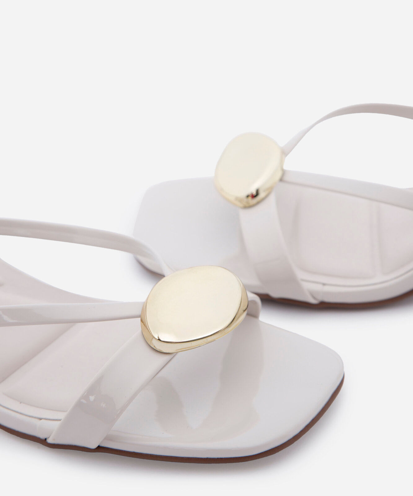 tamanco feminino bico quadrado salto fino com fivela off white