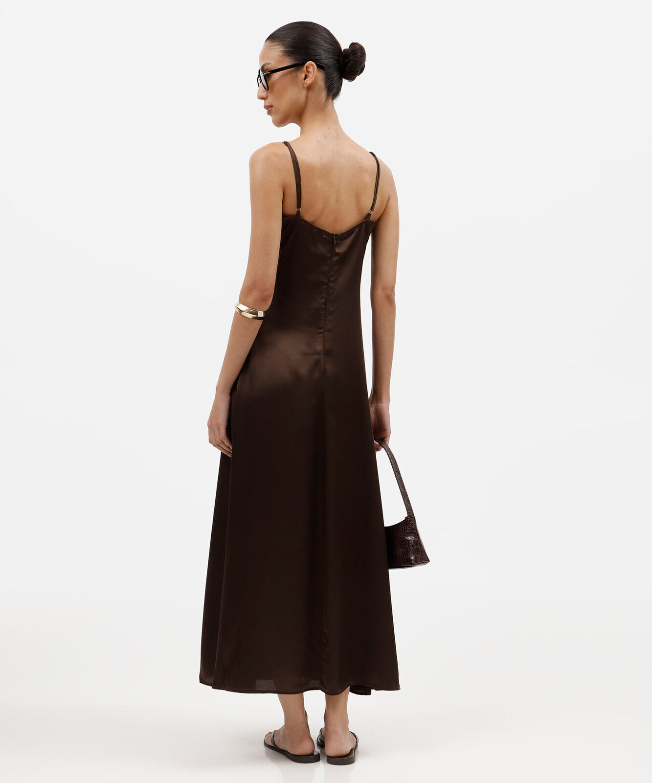 vestido midi slip dress feminino alça fina acetinado marrom