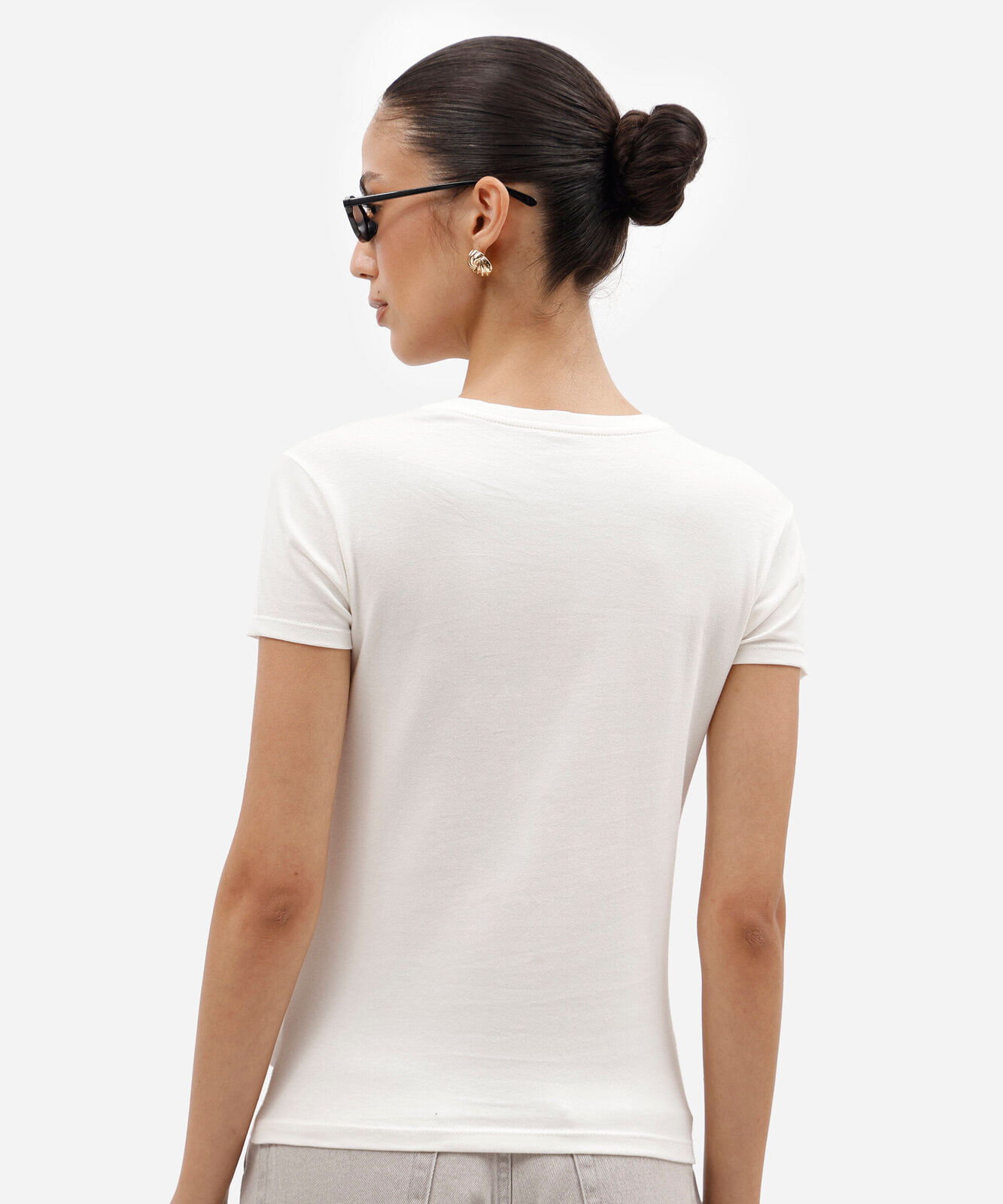 camiseta baby look feminina de algodão manga curta estampada básica off white
