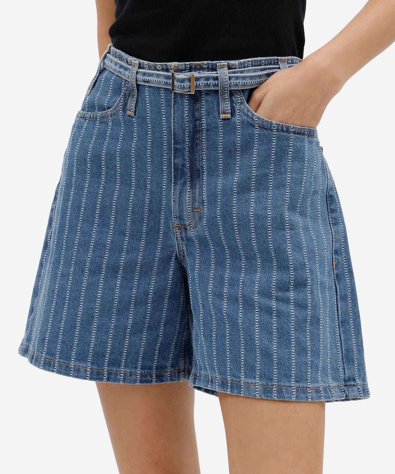 short feminino jeans cintura alta com cinto listrado azul
