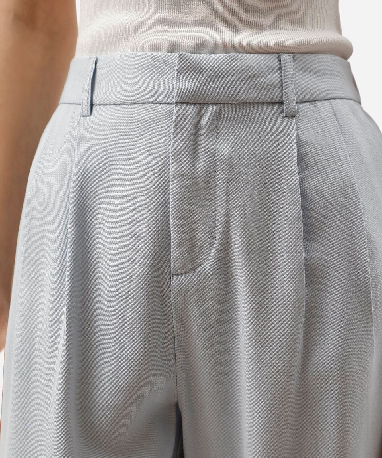 calça reta de alfaiataria feminina com viscose e pregas cós elástico azul