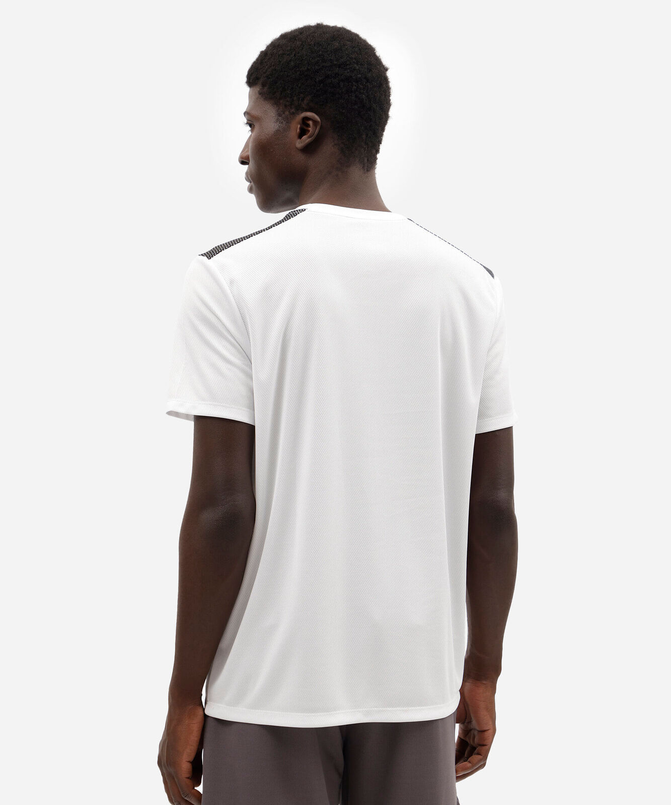 camiseta masculina esportiva com recorte branca