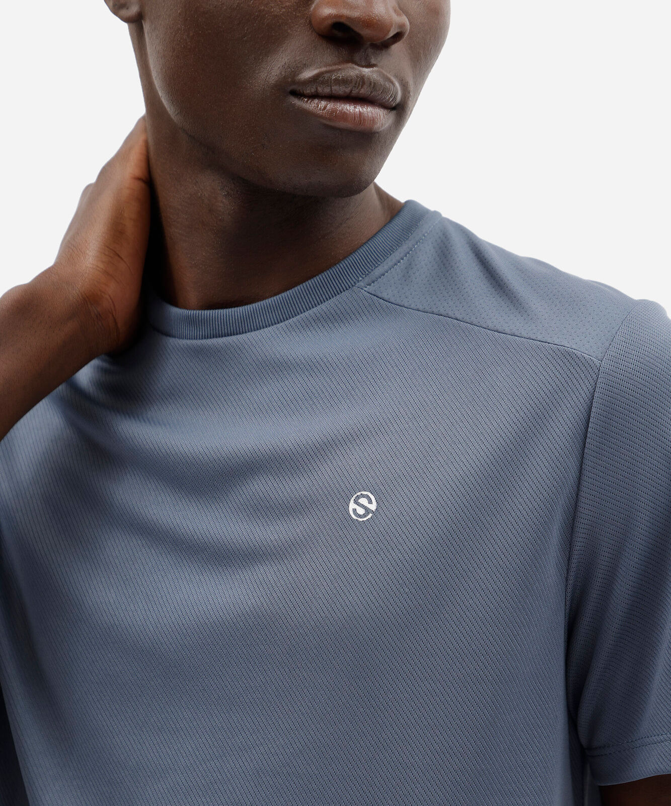 camiseta masculina esportiva com recorte azul