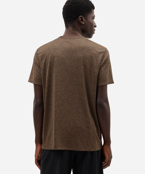 camiseta masculina esportiva com recorte marrom