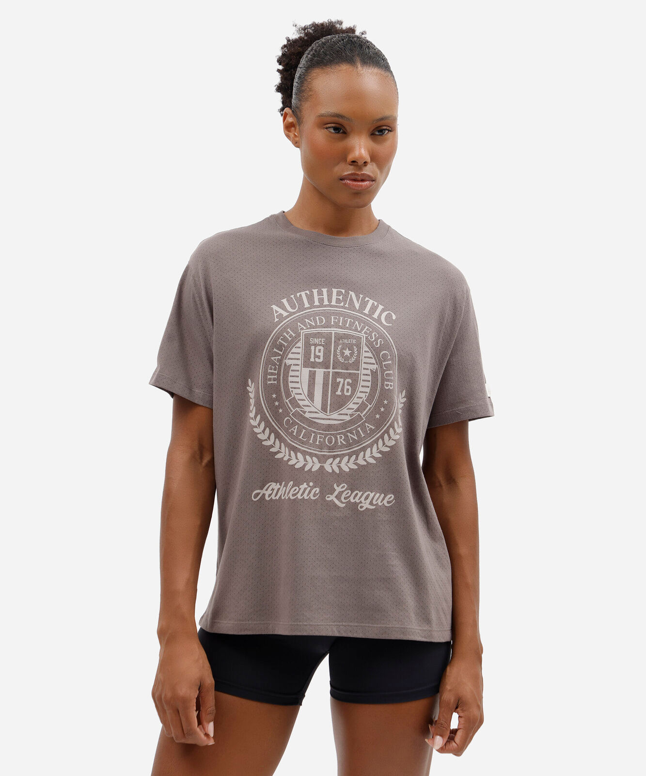 camiseta oversized feminina de algodão manga curta esportiva estampada cinza