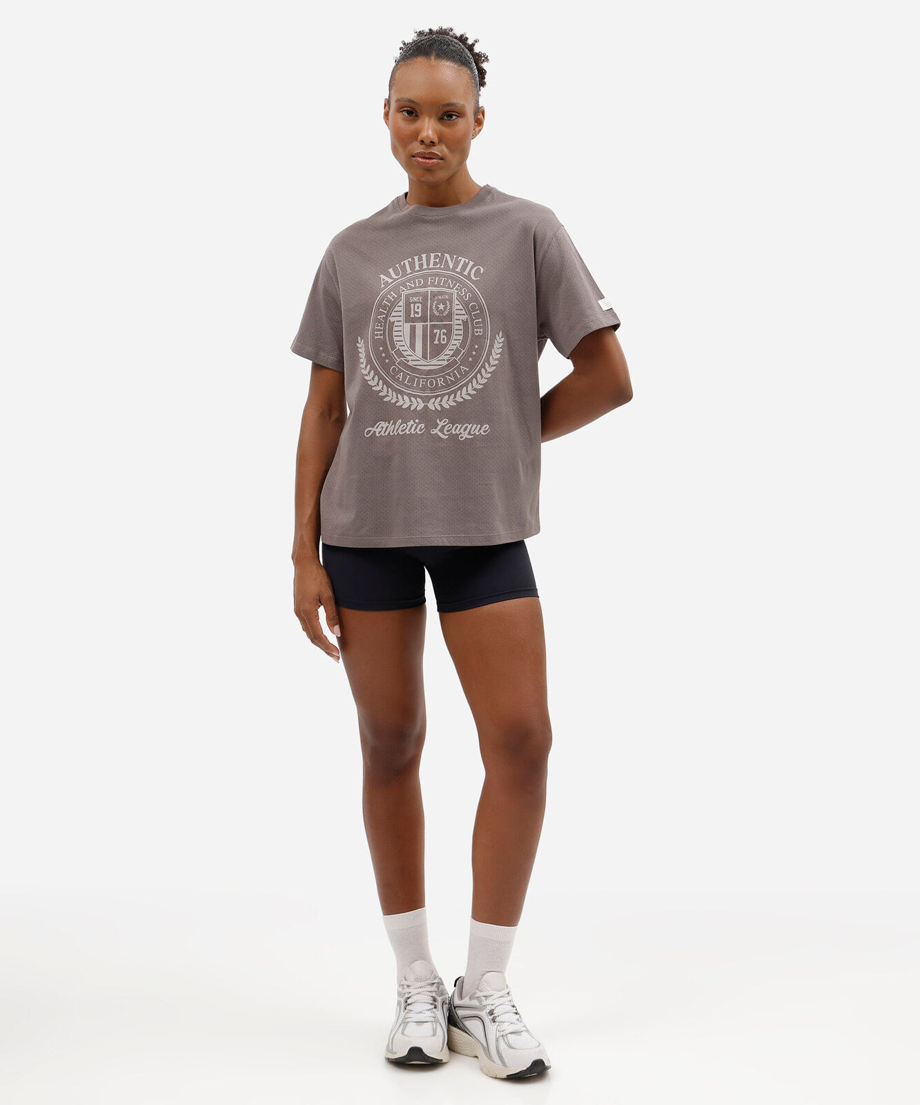 camiseta oversized feminina de algodão manga curta esportiva estampada cinza