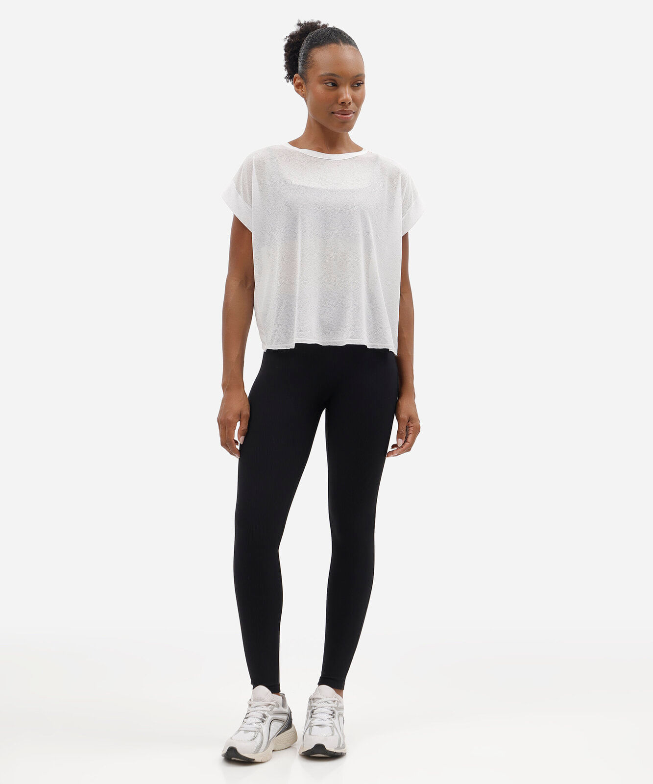 blusa esportiva feminina com recorte branco