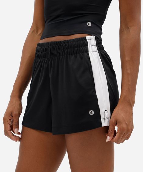 short esportivo feminino com recorte lateral cós elástico preto