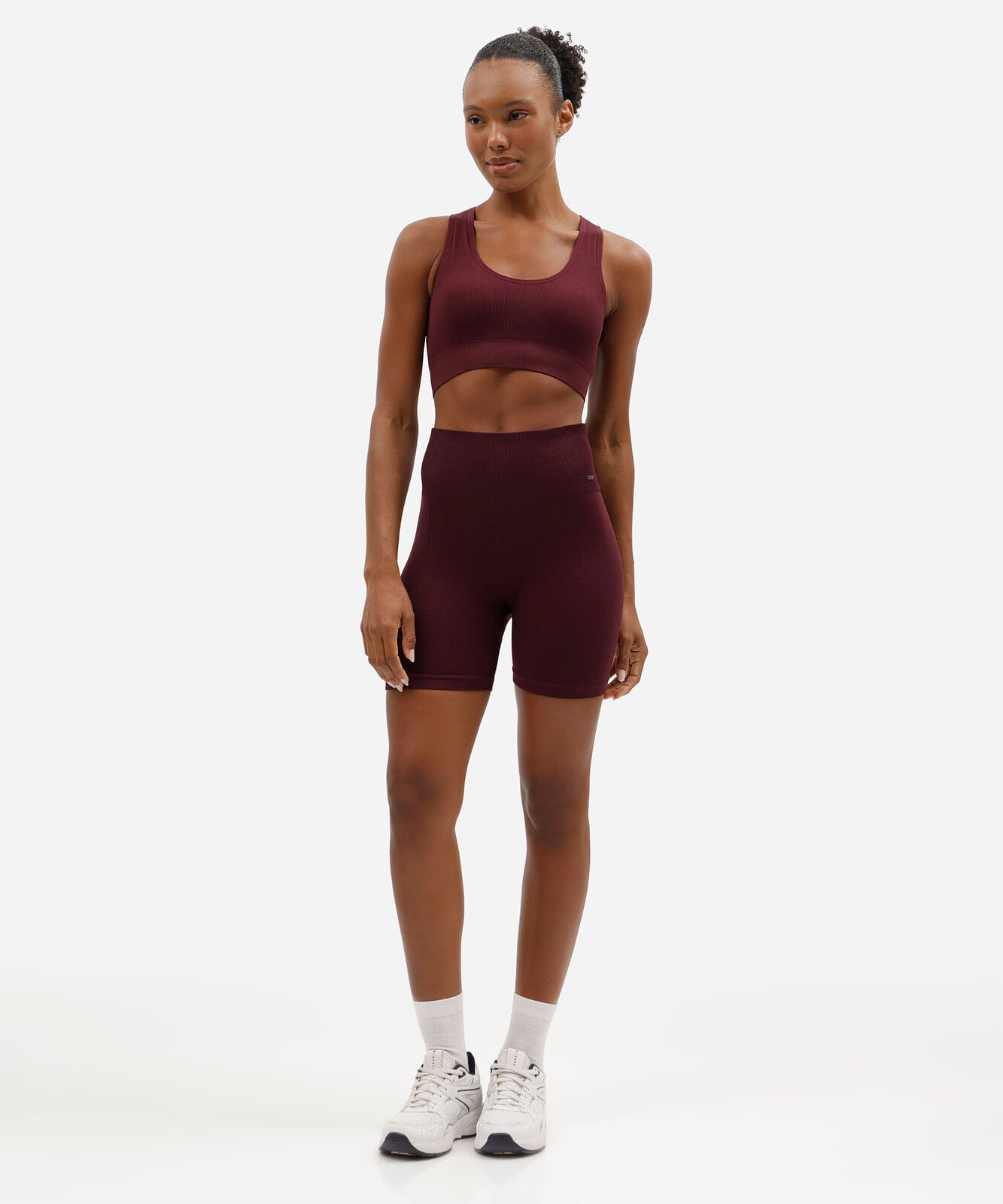 bermuda feminina esportiva de poliamida sem costura vinho