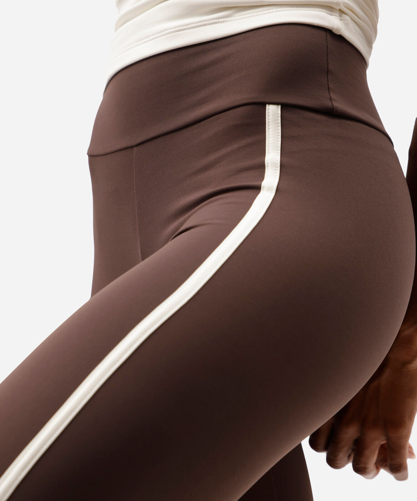 calça legging esportiva feminina de poliamida com viés marrom