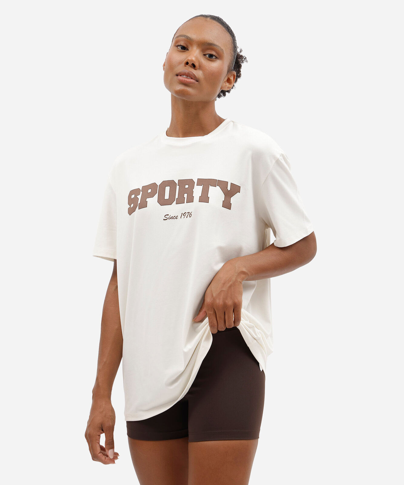 camiseta oversized feminina esportiva manga curta estampada off white