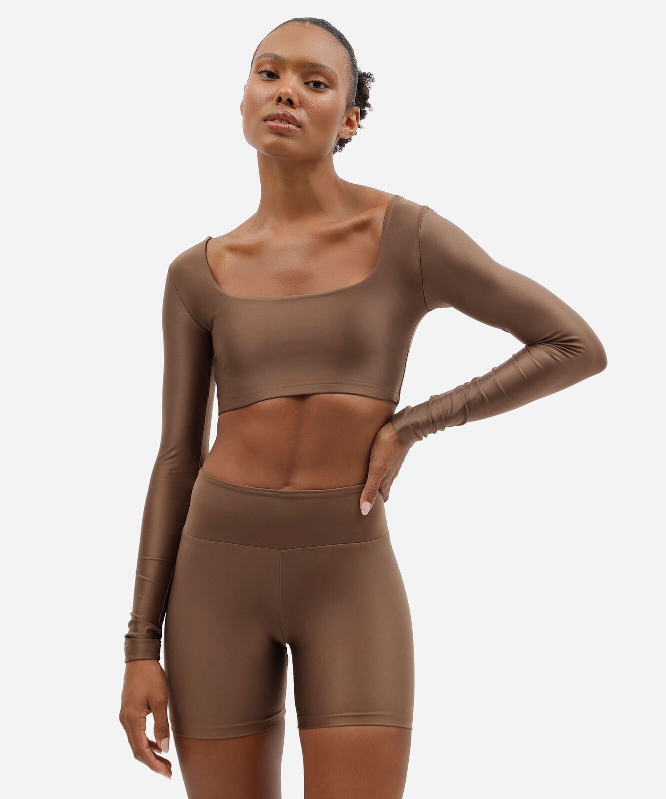 cropped esportivo feminino de poliamida decote quadrado manga longa marrom
